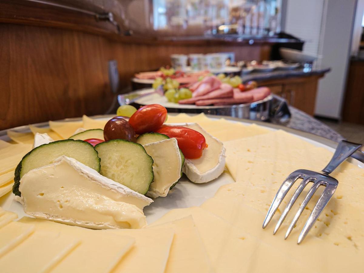 Apartment Hotel KRAL - BUSINESS HOTEL&SERVICED APARTMENTS Erlangen Buitenkant foto