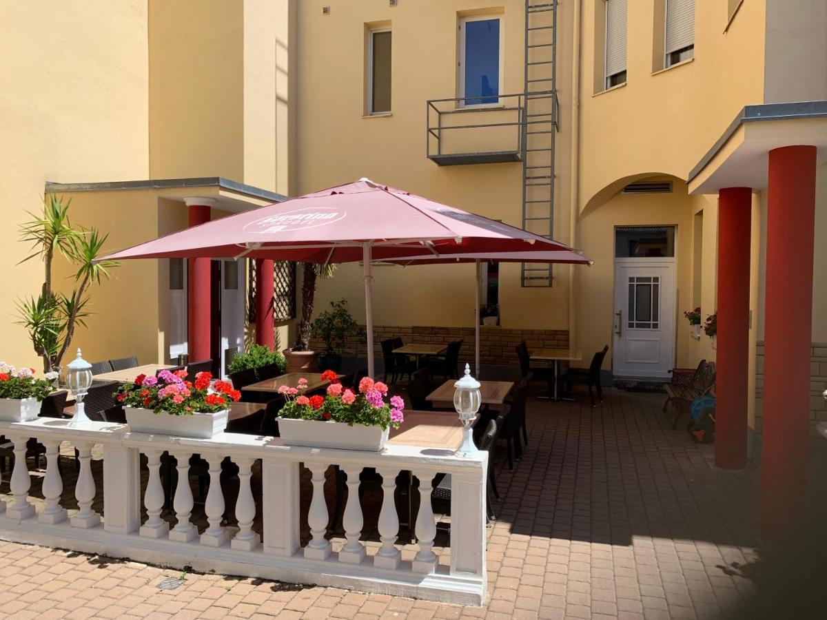 Apartment Hotel KRAL - BUSINESS HOTEL&SERVICED APARTMENTS Erlangen Buitenkant foto