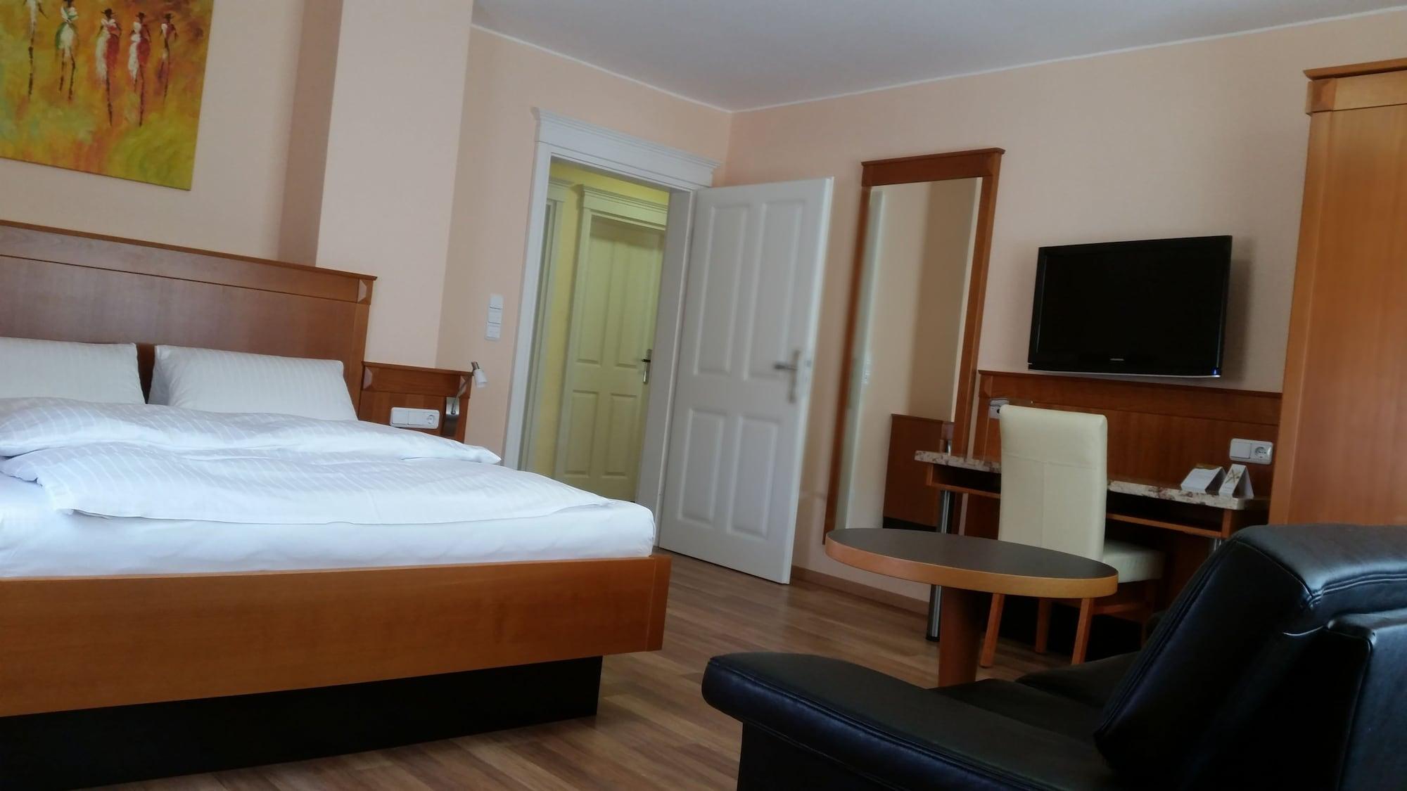 Apartment Hotel KRAL - BUSINESS HOTEL&SERVICED APARTMENTS Erlangen Buitenkant foto