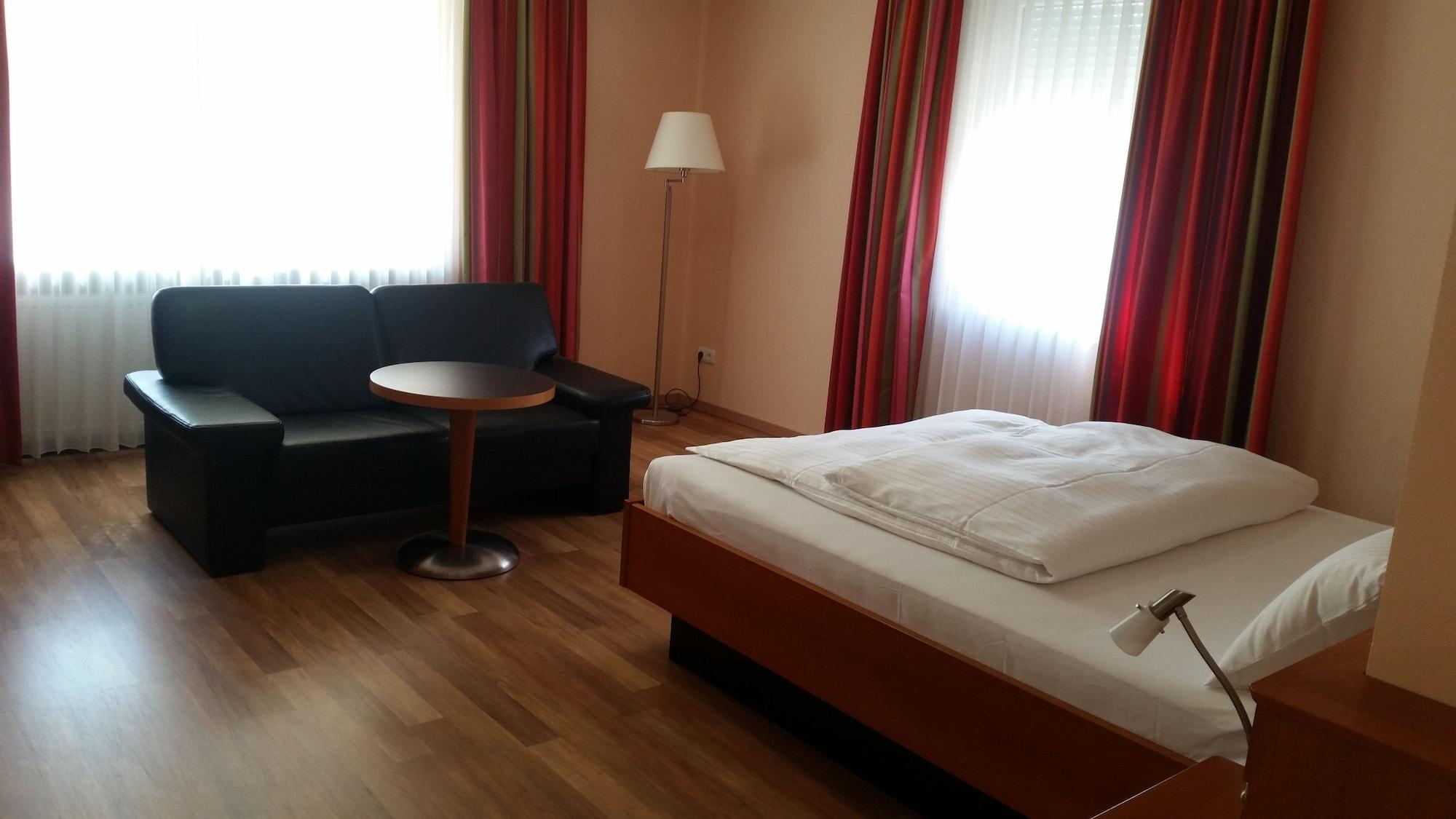 Apartment Hotel KRAL - BUSINESS HOTEL&SERVICED APARTMENTS Erlangen Buitenkant foto