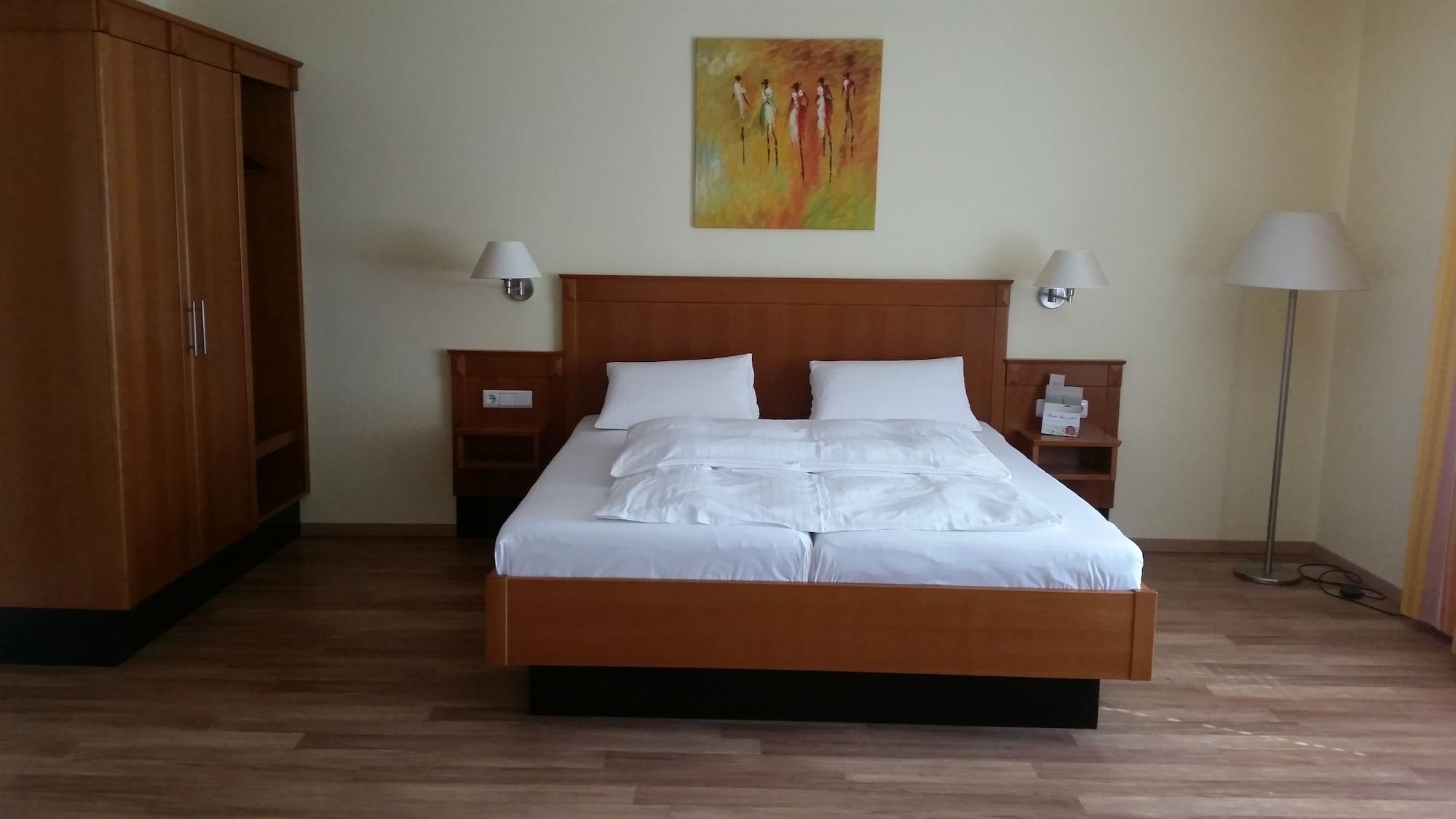 Apartment Hotel KRAL - BUSINESS HOTEL&SERVICED APARTMENTS Erlangen Buitenkant foto