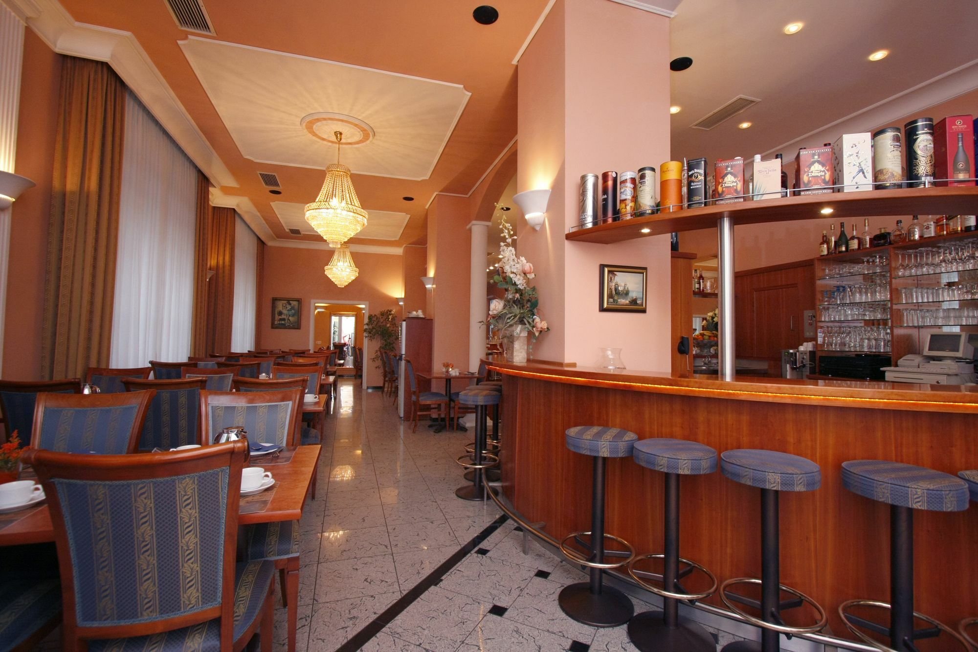 Apartment Hotel KRAL - BUSINESS HOTEL&SERVICED APARTMENTS Erlangen Buitenkant foto