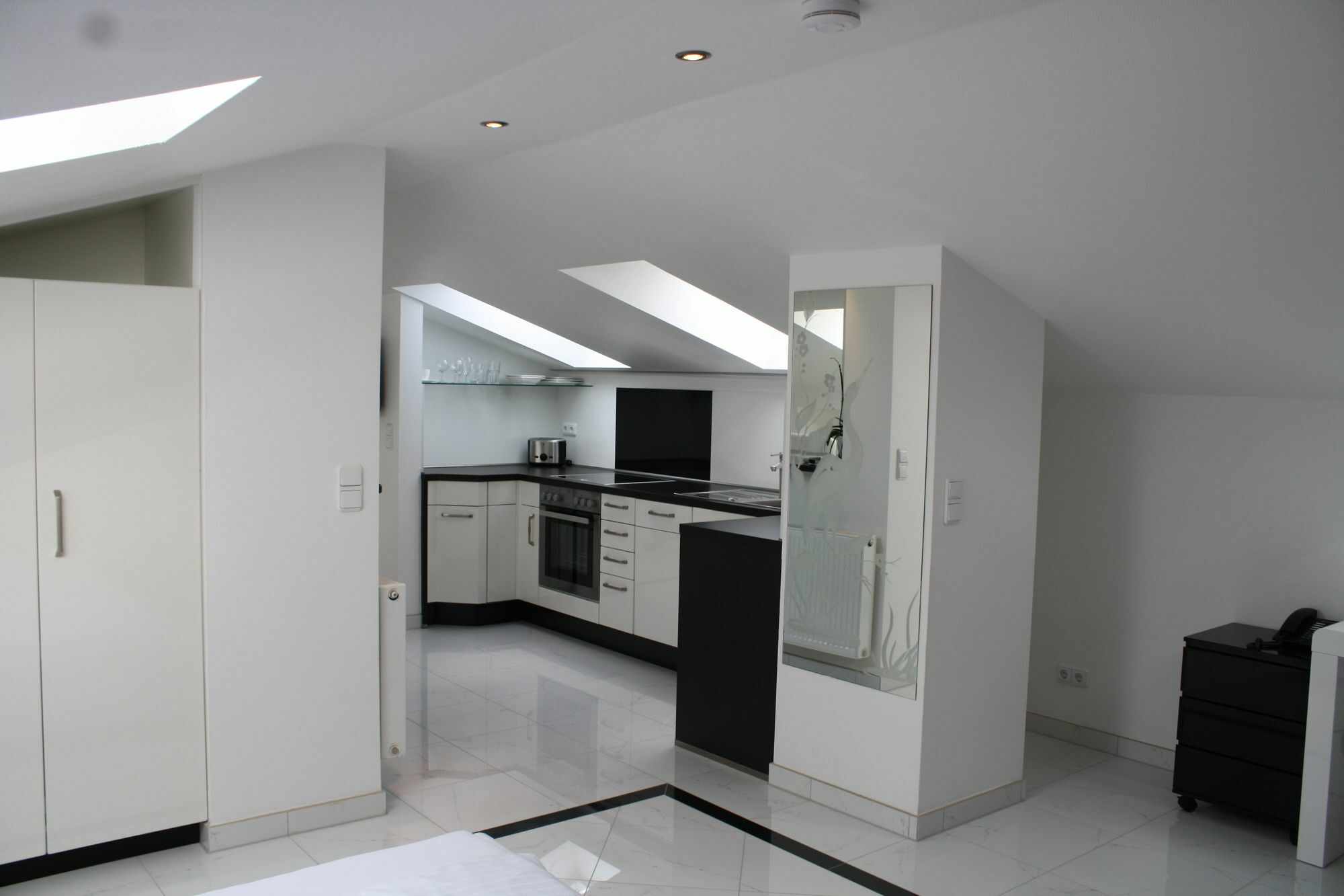 Apartment Hotel KRAL - BUSINESS HOTEL&SERVICED APARTMENTS Erlangen Buitenkant foto